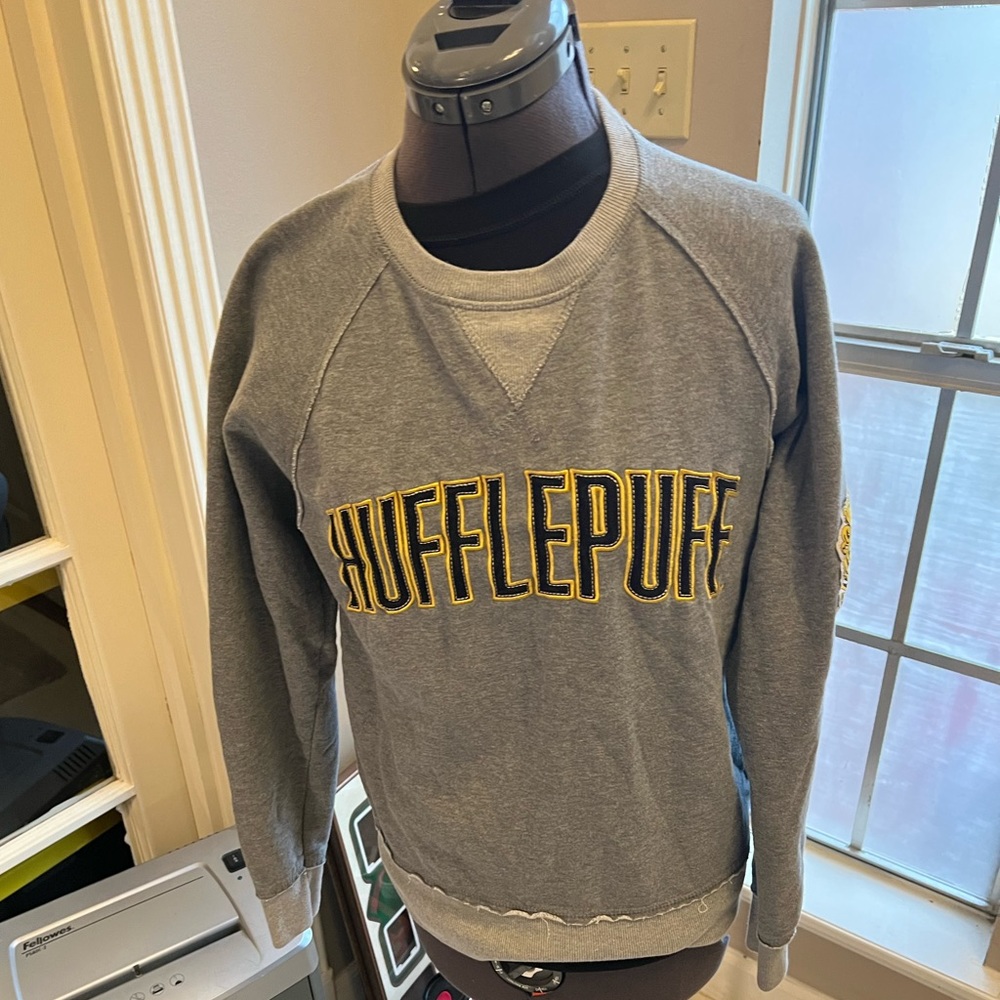 Hufflepuff sweatshirt by Warner brothers size S